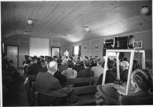Den første foredragssal i Martinus Center Klint indives af Martinus i 1937 på adressen Fyrrelunden 4, 4500 Nykøbing Sj. www.martinus.dk